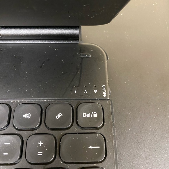 Typecase Edge Magnetic Keyboard Case for iPad Pro 12.9  5th,4th, 3rd Generation - Picture 10 of 13